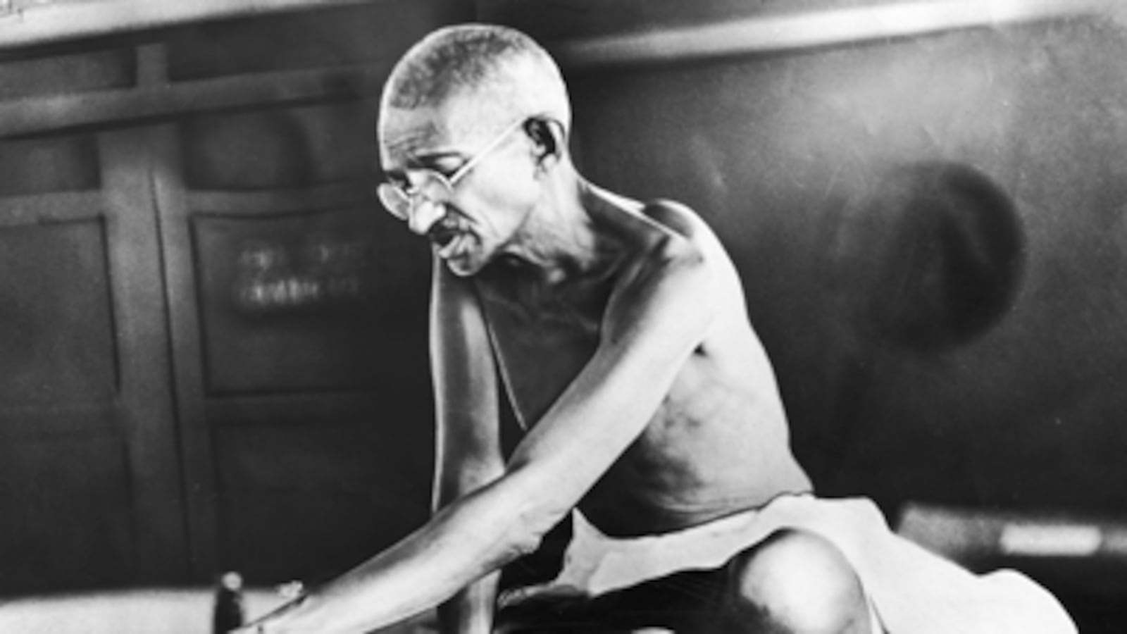 articles/2011/04/13/controversy-gandhi-biography-by-joseph-lelyveld-ignores-his-macho-side/adiga-gandhi-book_173253_q8pagr
