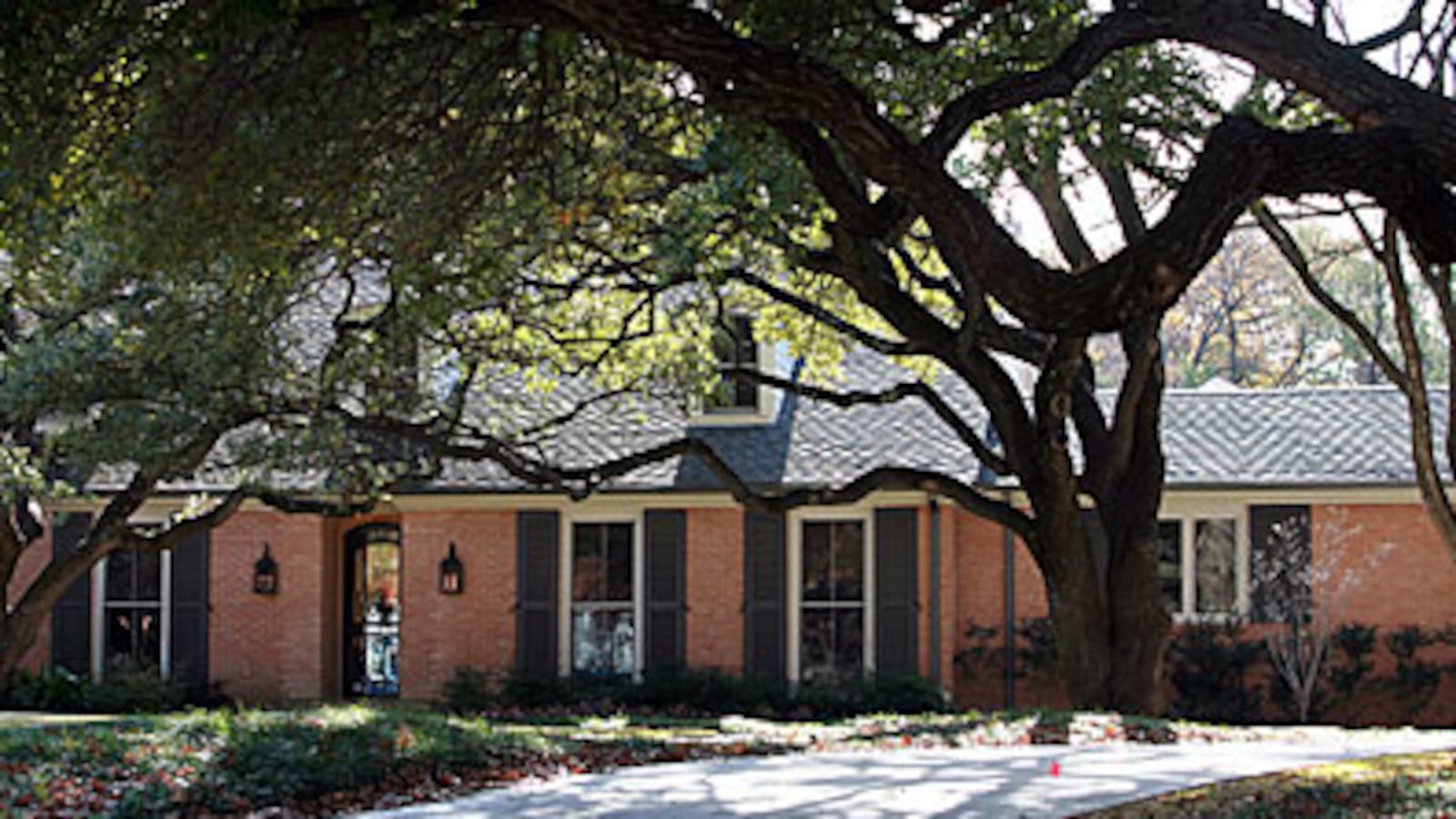 cheats/2009/04/11/a-day-in-the-life-of-43/bush-dallas-home_vzwhn7