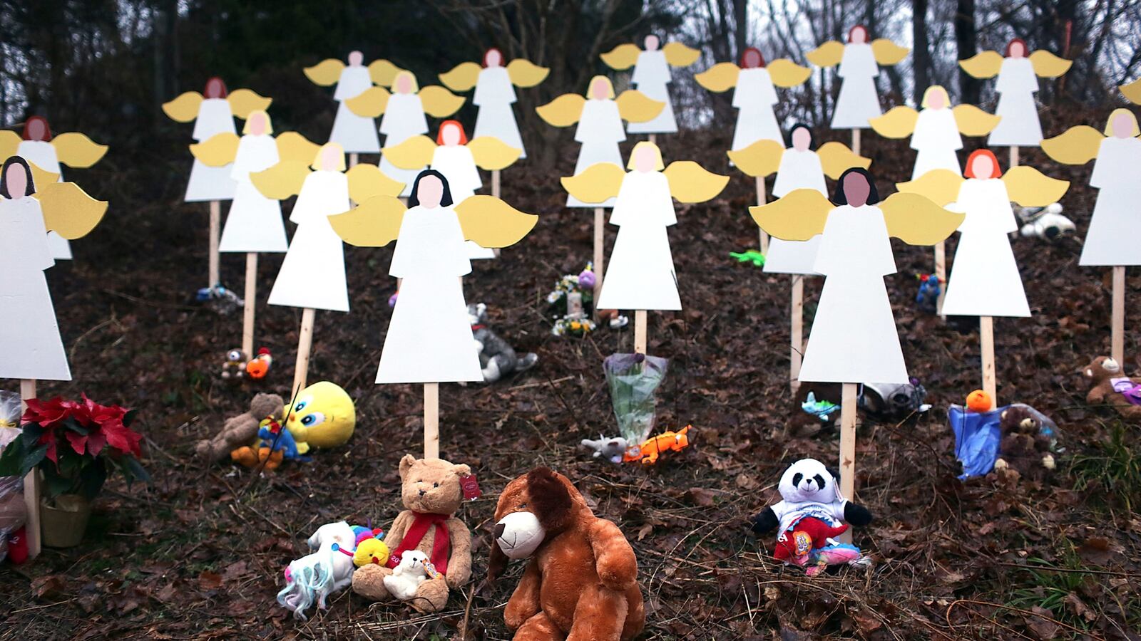 cheats/2012/12/17/newtown-prepares-for-first-funerals/pediatric-er-killing-a-child-rizkalla-tease_qjdshi