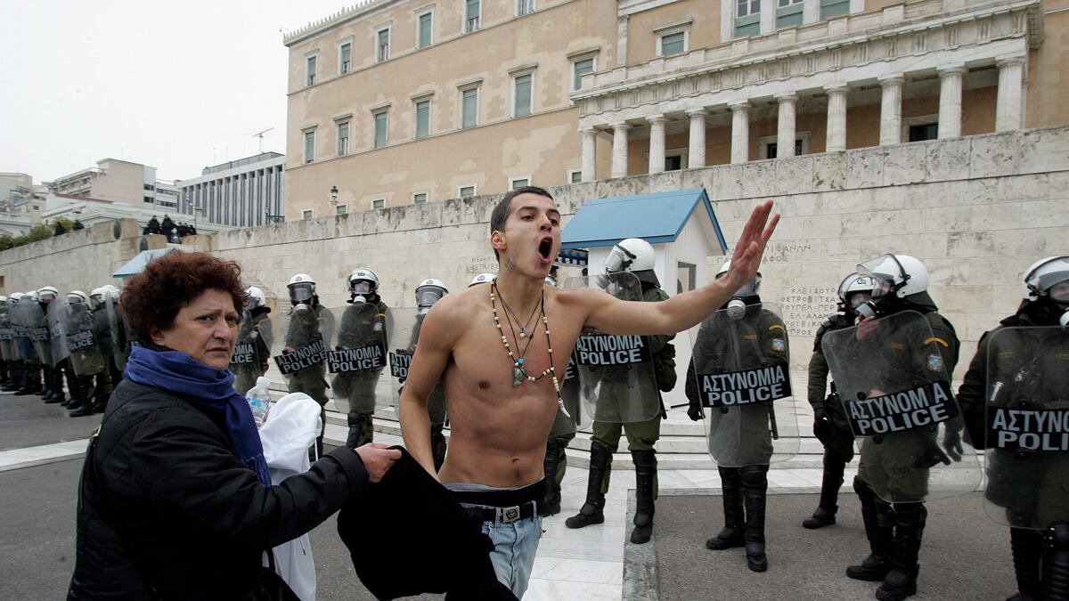 cheats/2012/02/10/greeks-start-48-hour-strike/greece-protests-over-debt-deal-cheat_jxigkb