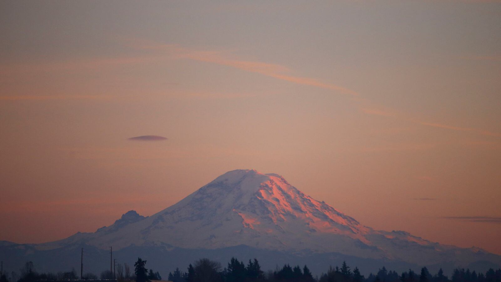 cheats/2014/06/21/hiking-expert-missing-on-mount-rainier/140621-mount-rainier-cheat_eambgu