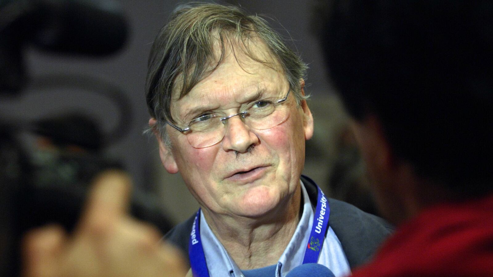 cheats/2015/07/08/sexist-nobel-winner-won-t-get-job-back/150708-tim-hunt-cheat_vcjiqw