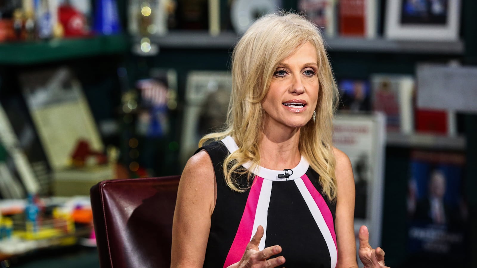 articles/2016/08/18/can-kellyanne-conway-stop-the-trump-train-from-going-over-a-cliff/160818-murphy-Kellyanne-Conway-tease_crytpg