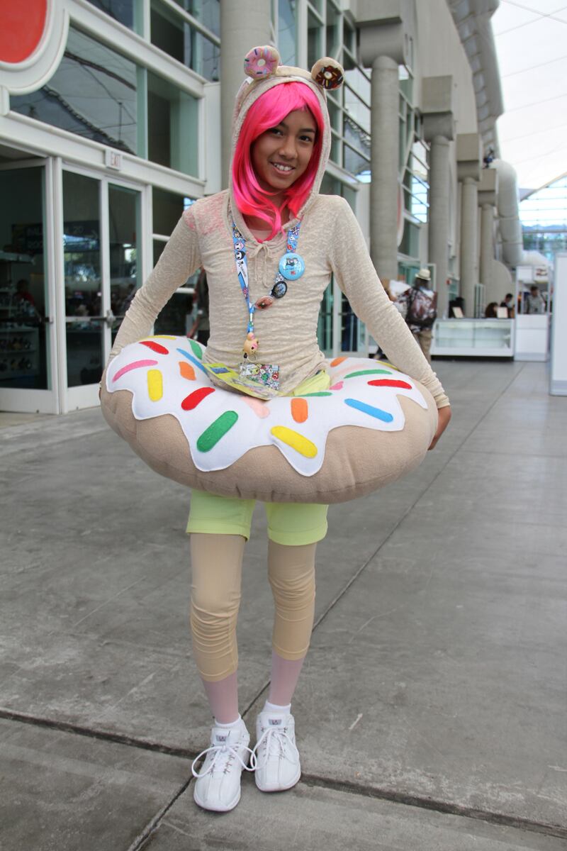 galleries/2014/07/26/comic-con-2014-see-the-weirdest-and-craziest-costumes-and-gadgets/140725-cc-doughnut_zb1i3w