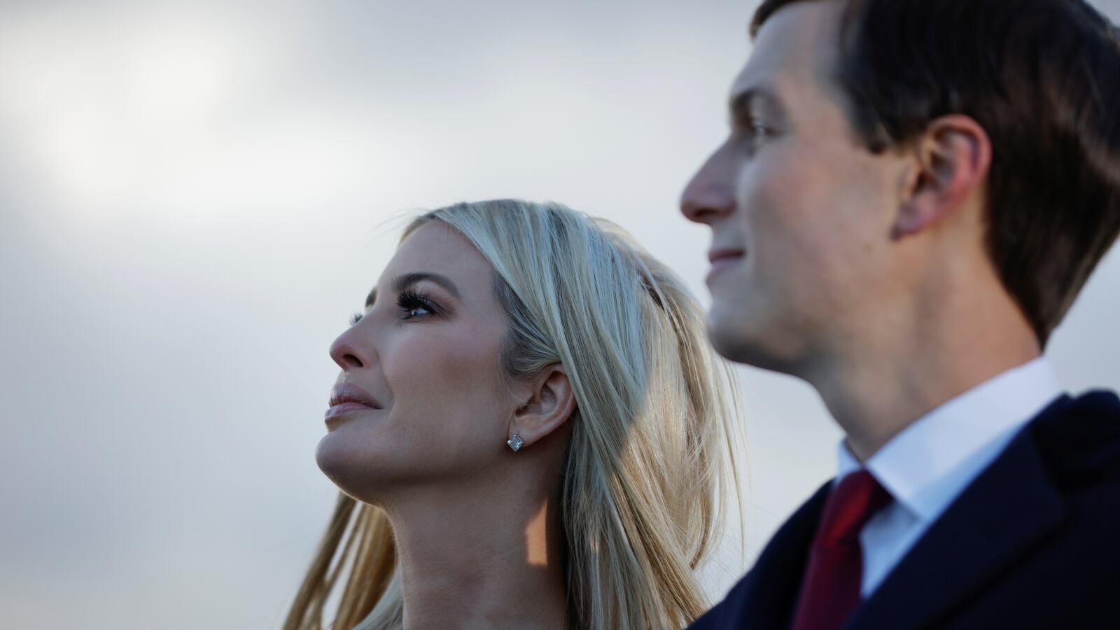 2021-01-20T140152Z_1148799992_RC2QBL9BVF4Y_RTRMADP_3_USA-TRUMP_dbxhnv