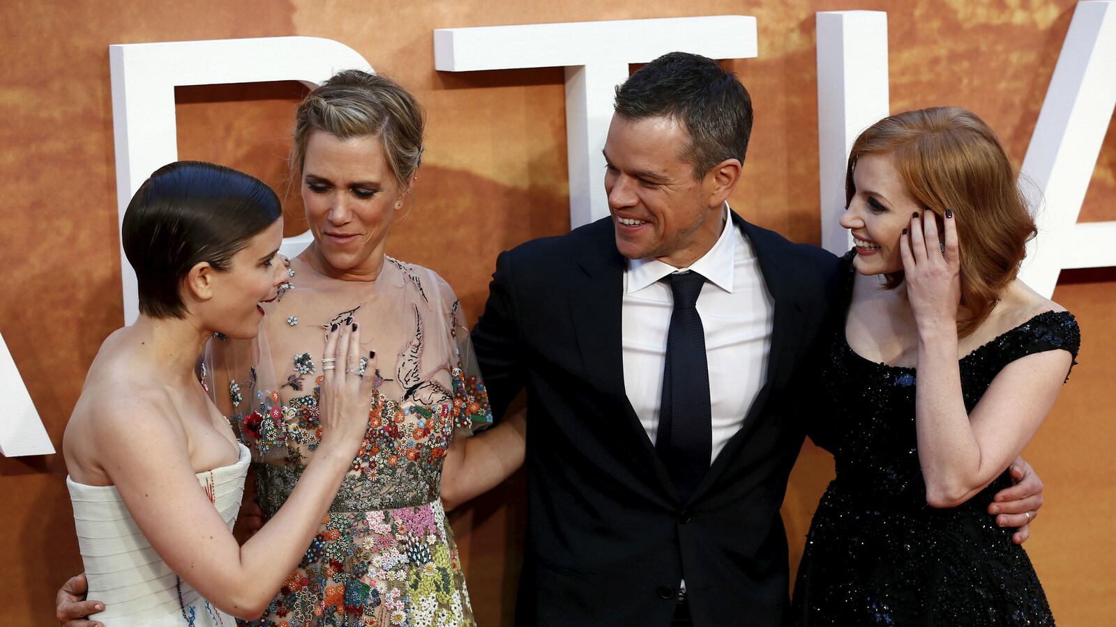 cheats/2015/10/11/martian-wins-at-the-box-office-again/151011-martian-box-office-cheat_fdrssu