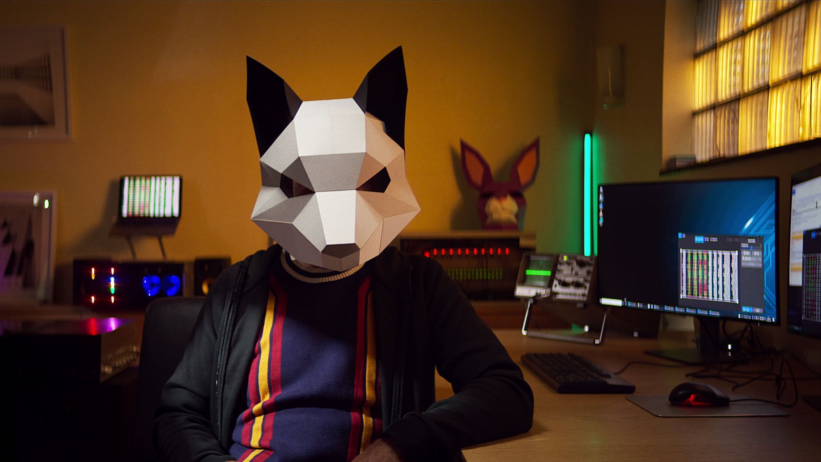 220331-Schager-Trust-No-One-doc-tease_s0vnl6