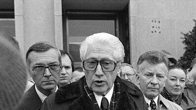 cheats/2008/12/19/deep-throat-dead/deep-throat_hgwnwo