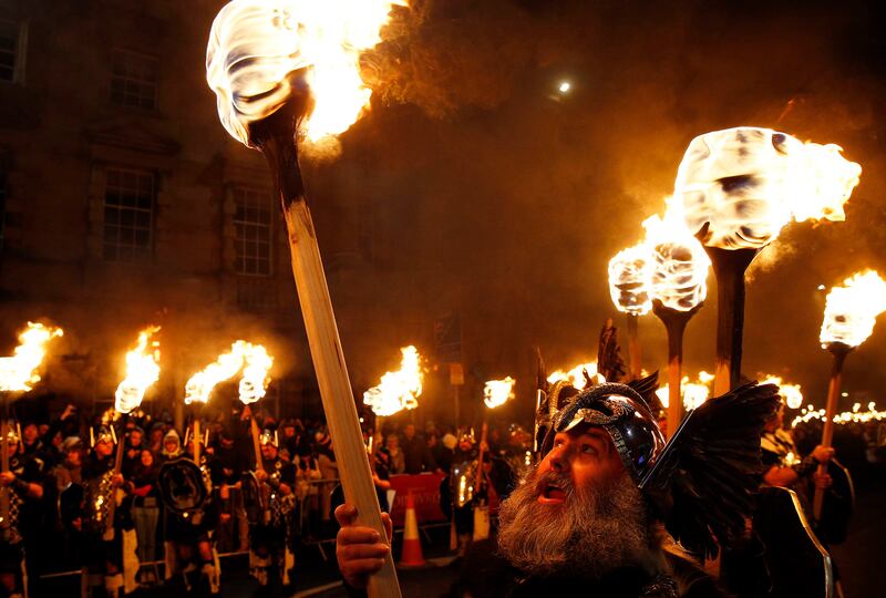 galleries/2014/12/31/new-year-s-celebrations-around-the-world-photos/141231-new-year-celebrations-03_f4sjwm