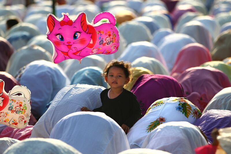 galleries/2013/10/19/the-week-in-photos-october-18-2013/131016-little-girl-balloon-wip_tx5cdb