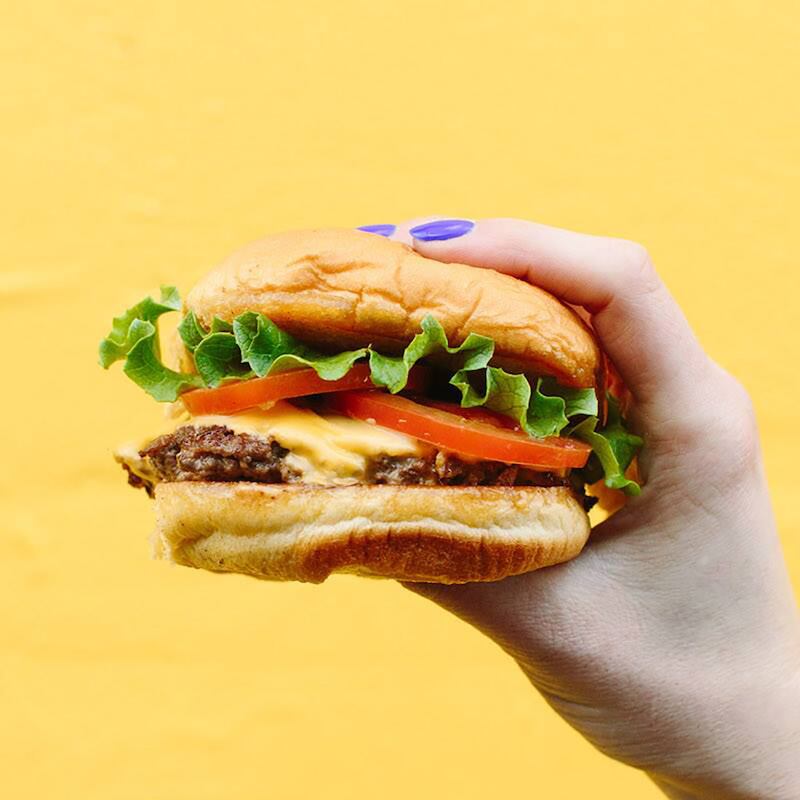 articles/2016/12/29/the-golden-age-of-airport-restaurants-bars/161228-rothbaum-shake-shack-tease-embed_bogp9f