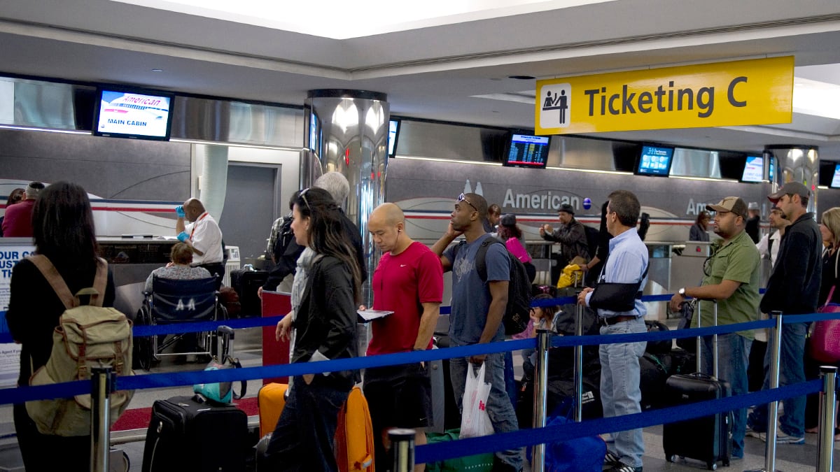 cheats/2012/10/29/airlines-cancel-12-000-flights/sandy-flight-cancellations-cheat2_a4buke