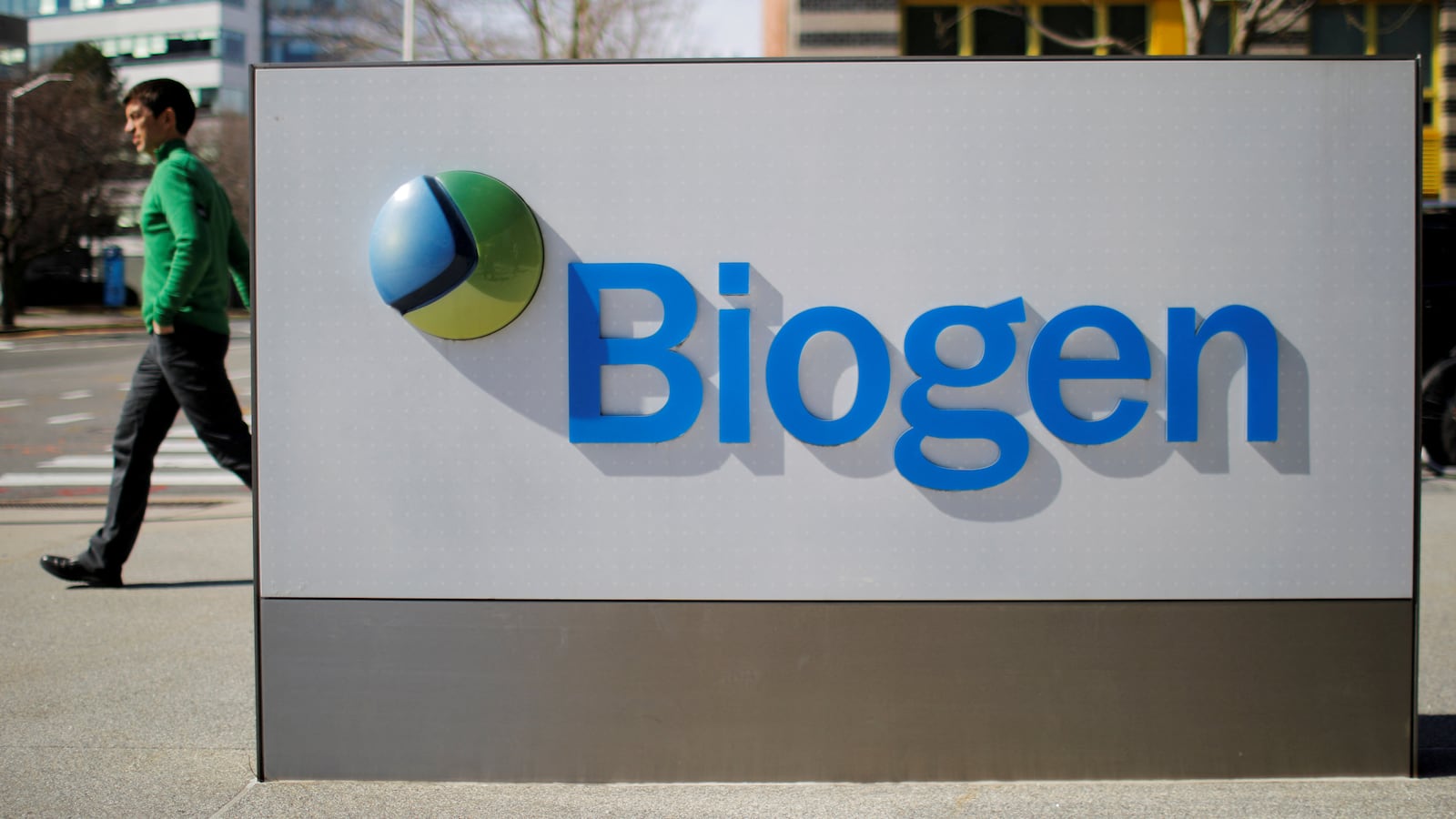 2022-09-27T231247Z_340375645_RC20QW951YJ5_RTRMADP_3_EISAI-BIOGEN-ALZHEIMER-S_hzrovc