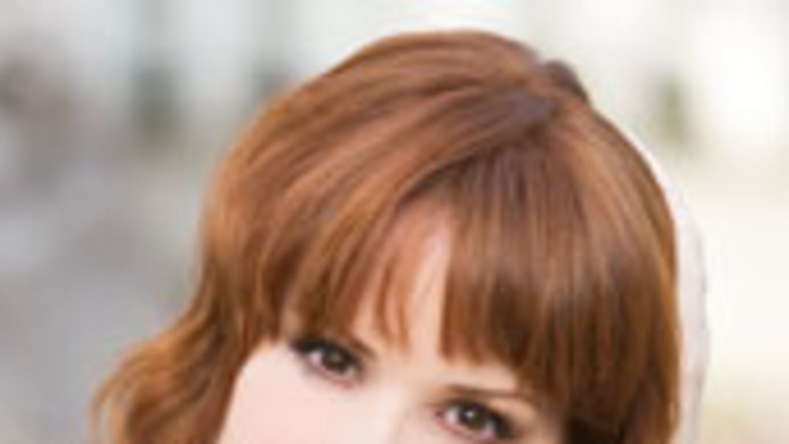 articles/2010/05/03/molly-ringwald-grows-up/dana-molly-ringwald_97509_esnrfo