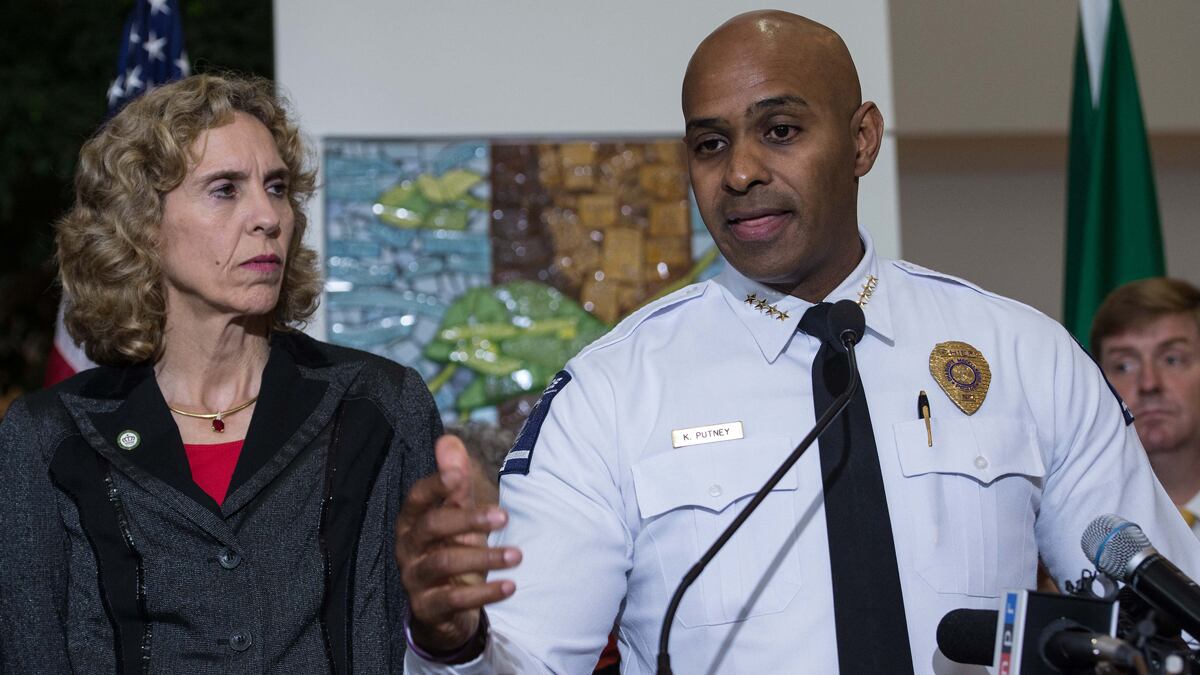 cheats/2016/09/23/scott-family-shooting-video-is-unclear/160923-kerr-putney-charlotte-cheat_oyvubh