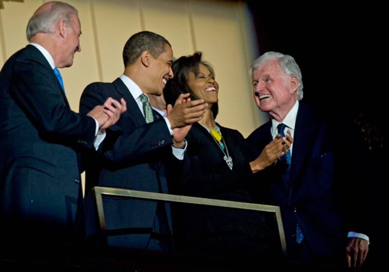 galleries/2009/04/29/michelle-s-first-100-days/michelle-obama-power-12_ovkqni