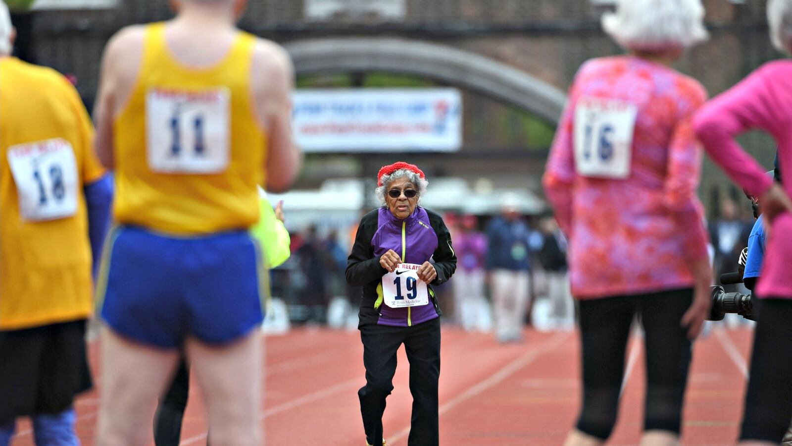 cheats/2016/05/02/100-year-old-woman-sets-sprinting-record/160502-100m-dash-record-cheat_wteetg