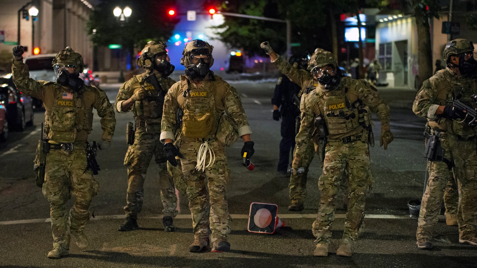 2020-07-18T115645Z_637642129_RC2NVH9QZF89_RTRMADP_3_GLOBAL-RACE-PROTESTS-PORTLAND_zrarpb