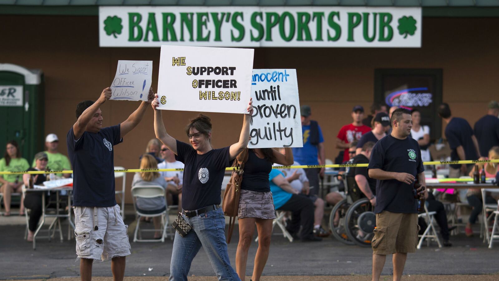 cheats/2014/09/01/ferguson-cop-donations-sites-shut-down/140901-darrenwilsonfunds-cheat_nyqh69