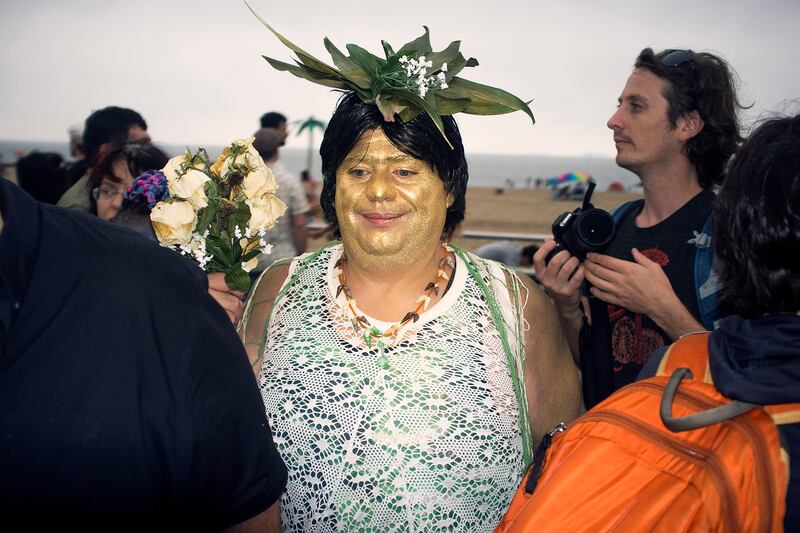 galleries/2015/06/20/seashells-sequins-and-lots-of-glitter-this-years-coney-island-mermaid-parade/150620_mermaid_parade_03_ggtoru