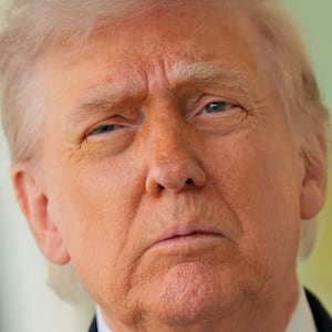 <script src="https://cdn.jwplayer.com/players/v6SZsHcj-AjIcq1uW.js"></script>