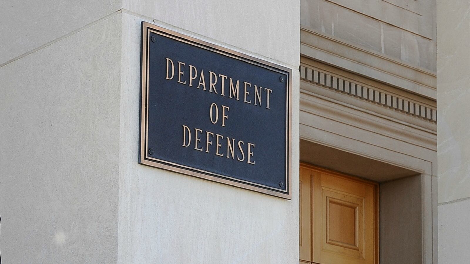 cheats/2017/04/07/pentagon-probes-if-russia-helped-syrian-gas-attack/170406-dod-cheat_ldfqzh