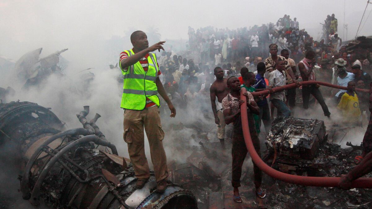 cheats/2012/06/03/nigerian-plane-crashes-in-lagos/nigeria-plane-crash-cheat_ukjhgx