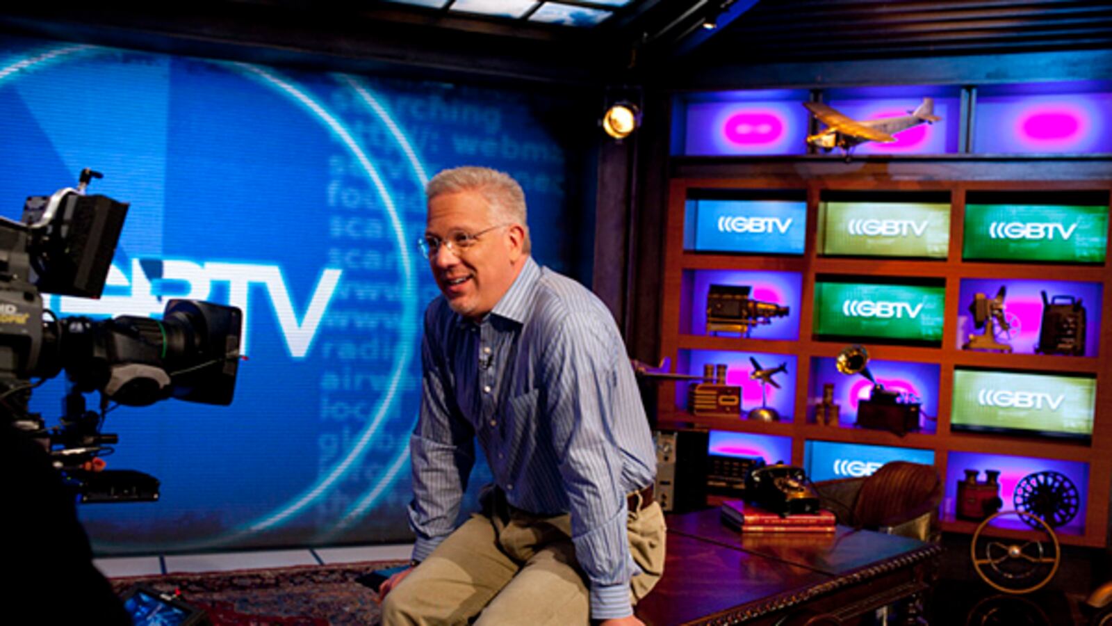 articles/2011/09/27/glenn-beck-interview-on-gbtv-and-whether-he-ll-be-bigger-than-oprah/glenn-beck-tv-coppins_wva3nl