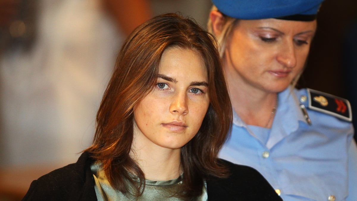 articles/2011/09/29/amanda-knox-verdict-due-monday-but-media-circus-mars-case/knox-trail-ending-media-circus-nadeau_emjorb