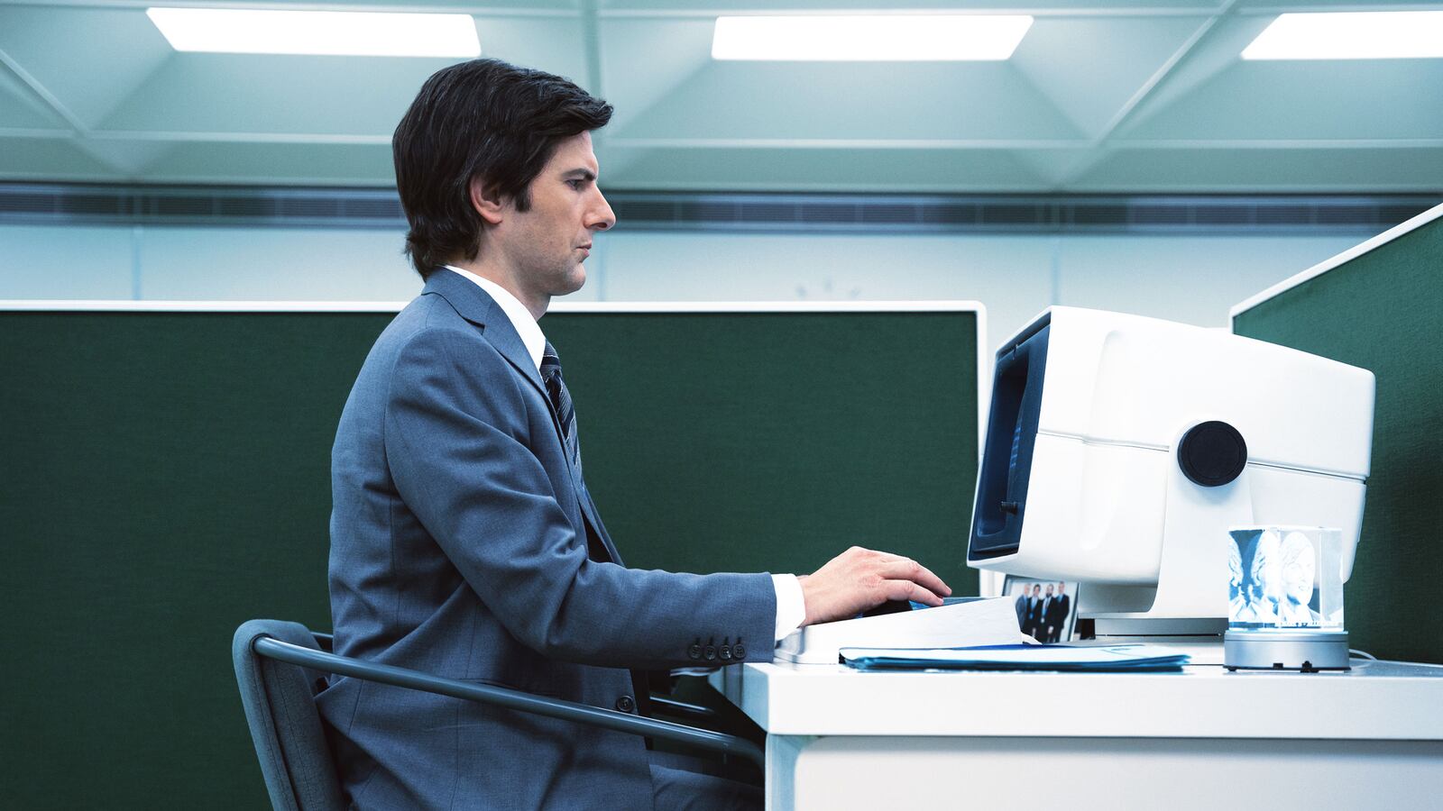 220215-Wilstein-Last-Laugh-Adam-Scott-tease_navvue