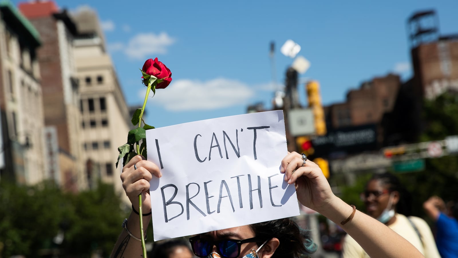 2020-05-30T000000Z_447435900_RC28ZG96S044_RTRMADP_3_MINNEAPOLIS-POLICE-PROTESTS-NEW-JERSEY_n38fvz