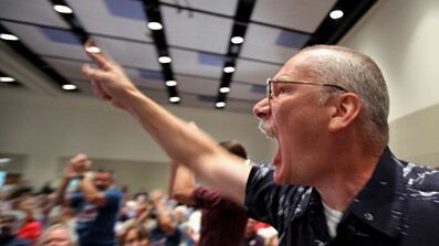 articles/2009/08/20/9-town-hall-dos-and-donts/video-town-hall-protests-02_fldzg9