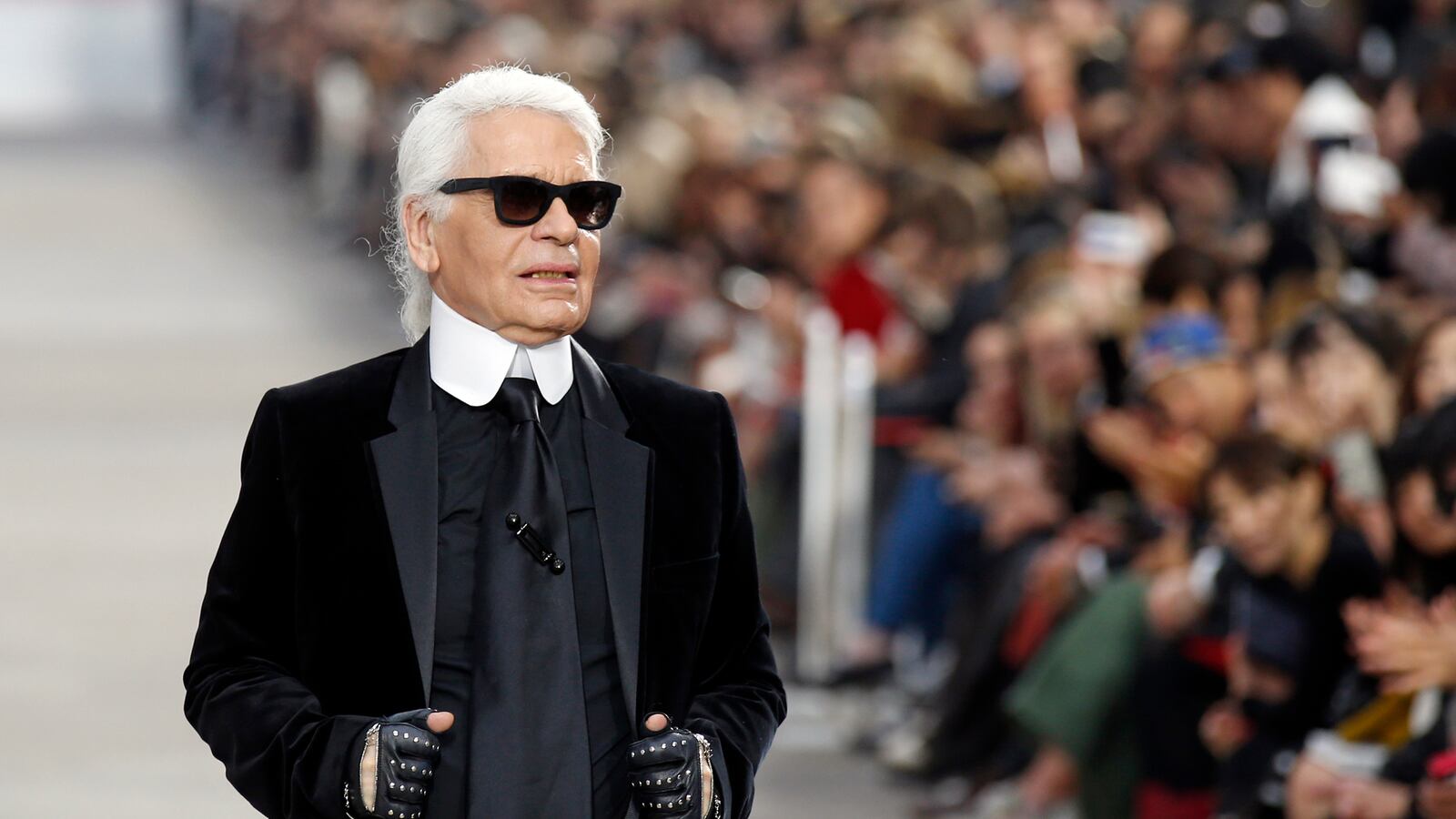 articles/2013/10/30/karl-lagerfield-charged-with-defamation-naomi-campbell-calls-victoria-beckham-out/131030-karl-lagerfeld-fashion_jf5uh4