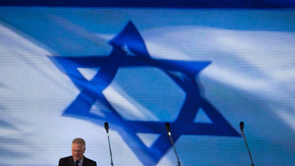 articles/2011/08/24/glenn-beck-in-israel-restoring-courage-and-armageddon/glenn-beck-israel-rally-goldberg_sh8jzf