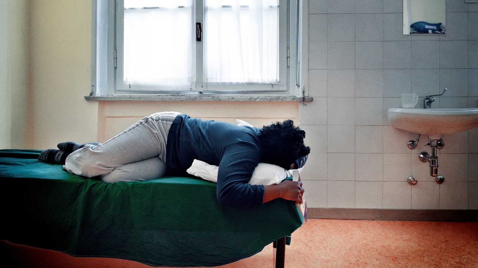 articles/2014/06/28/i-detoxed-from-heroin-in-jail/140627-helton-heroin-tease_jvdjel