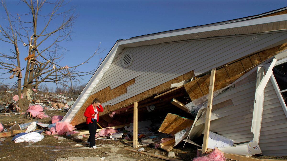 cheats/2012/03/02/tornadoes-tear-through-alabama/tornado-reported-alabama-cheat_rzmidp