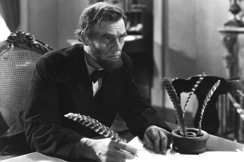 galleries/2011/12/03/honest-it-s-not-abe-daniel-day-lewis-as-lincoln-and-more-photos/waler-huston-lincoln-look-alikes_jftnaw