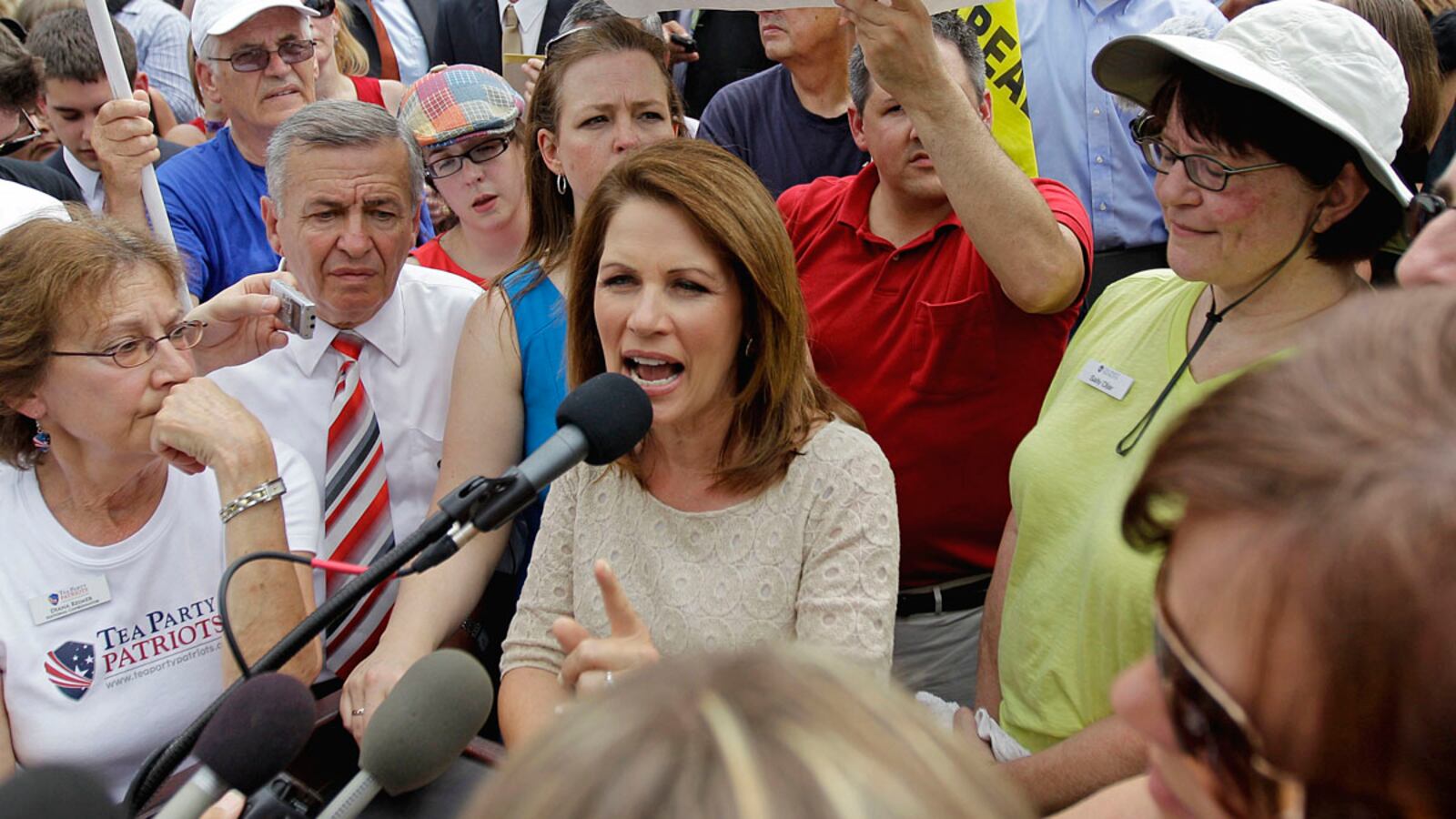 cheats/2012/07/23/bachmann-supporters-stand-by-her/supporters-stand-by-bachmann-cheat_hyl76c