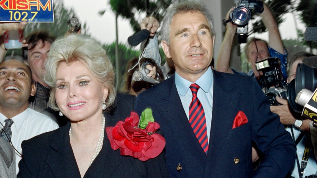 articles/2016/12/21/larry-king-s-wife-shawn-king-alleges-zsa-zsa-gabor-s-husband-put-wife-on-display-for-tabloids/161221-sykes-zsa-zsa-gabor-husband_hpwaqk