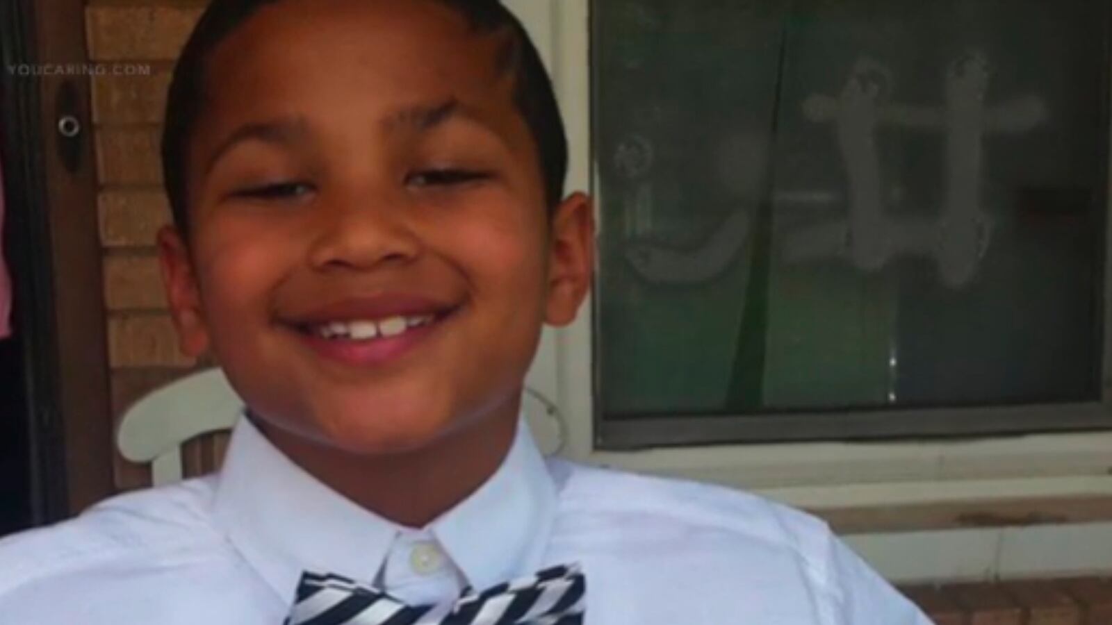 videos/2016/04/26/kid-sells-lemonade-to-fund-his-adoption/160426-Place-kid-funds-adoption-with-lemonade-stand_wxc4hf