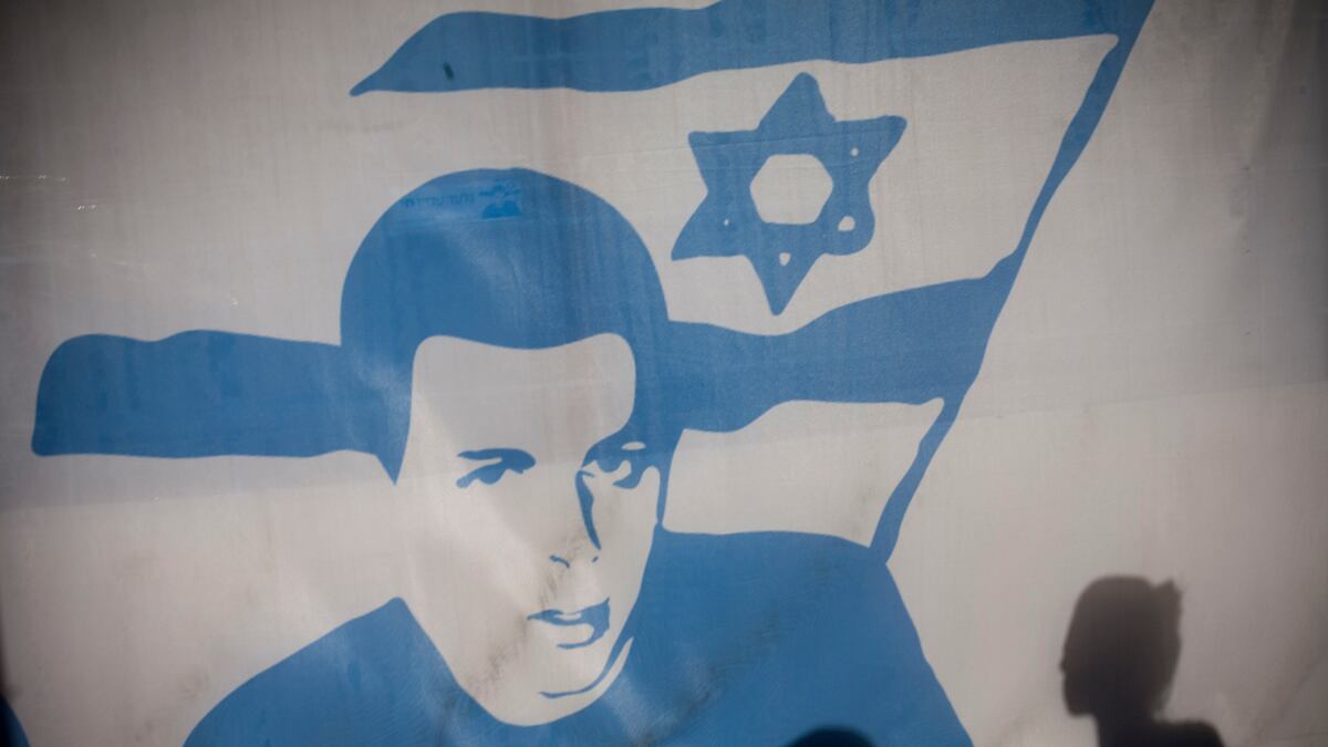 cheats/2011/10/17/gilad-shalit-swap-set-for-tuesday/gilad-shalit-trade-cheat_axlfgj