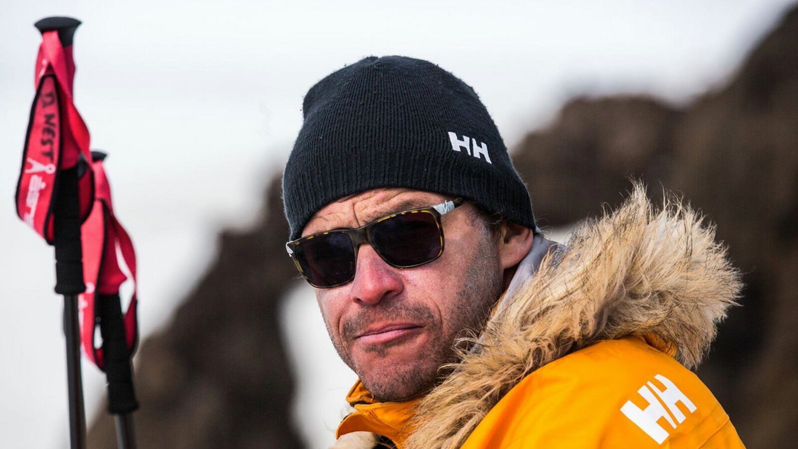 articles/2013/11/07/how-dominic-west-got-frozen-out-when-he-asked-prince-harry-sex-of-royal-baby/131107-sykes-dominic-walking_hkycnw