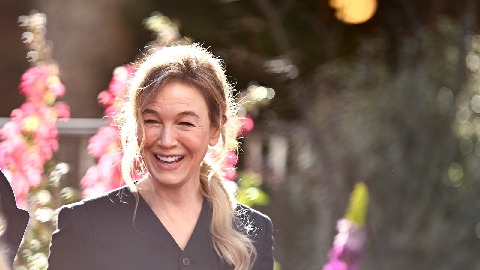 LONDON, ENGLAND - NOVEMBER 17: Renée Zellweger attends the "Bridget Jones" Scenes In The Square Statue Unveiling at Leicester Square on November 17, 2025 in London, England. (Photo by Gareth Cattermole/Getty Images)