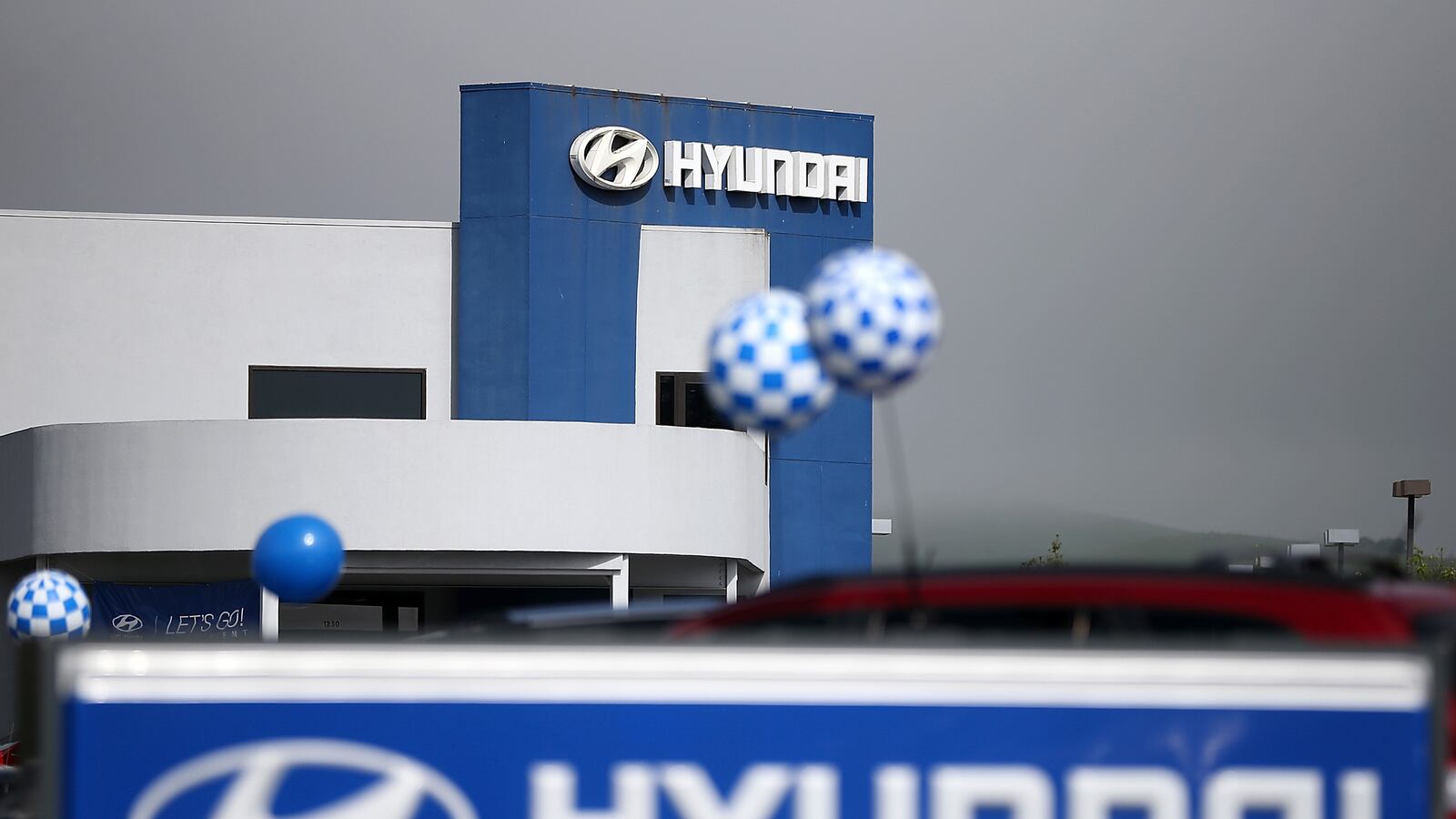 articles/2013/10/02/automakers-scramble-to-deal-with-government-shutdown/131002-cnbc-tease_gbi15t