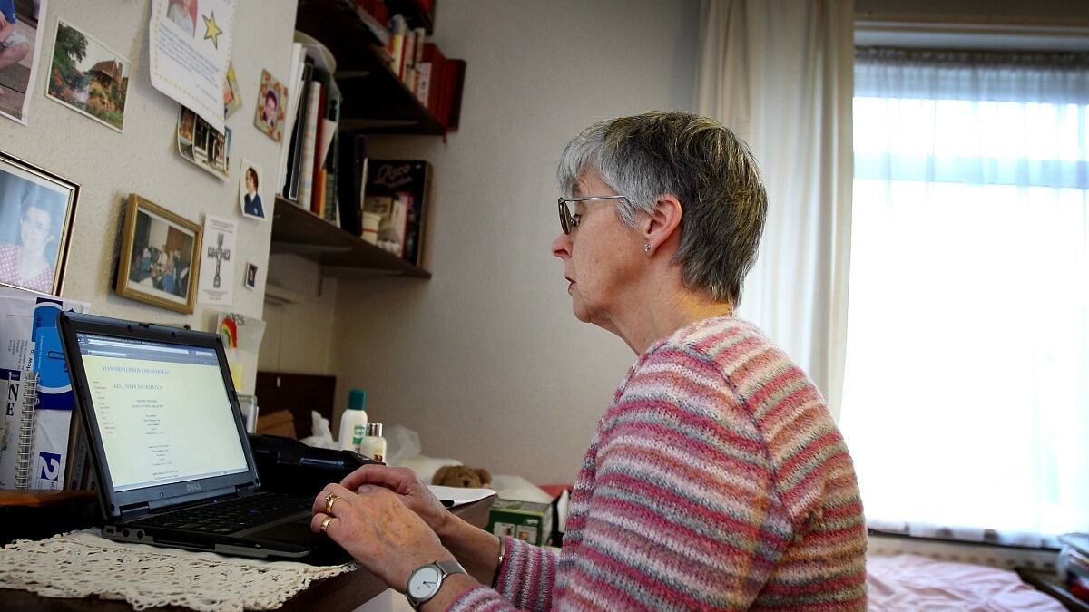 cheats/2013/06/06/study-facebook-ruins-relationships/060613-facebook-ruins-relationships-cheat_tg1bnn