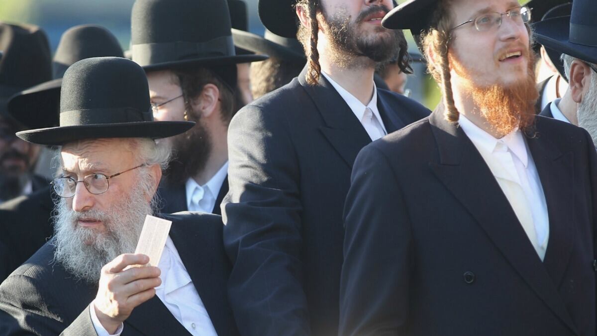 cheats/2012/05/21/60-000-orthodox-jews-protest-internet/orthodox-jews-rally_ki95pj