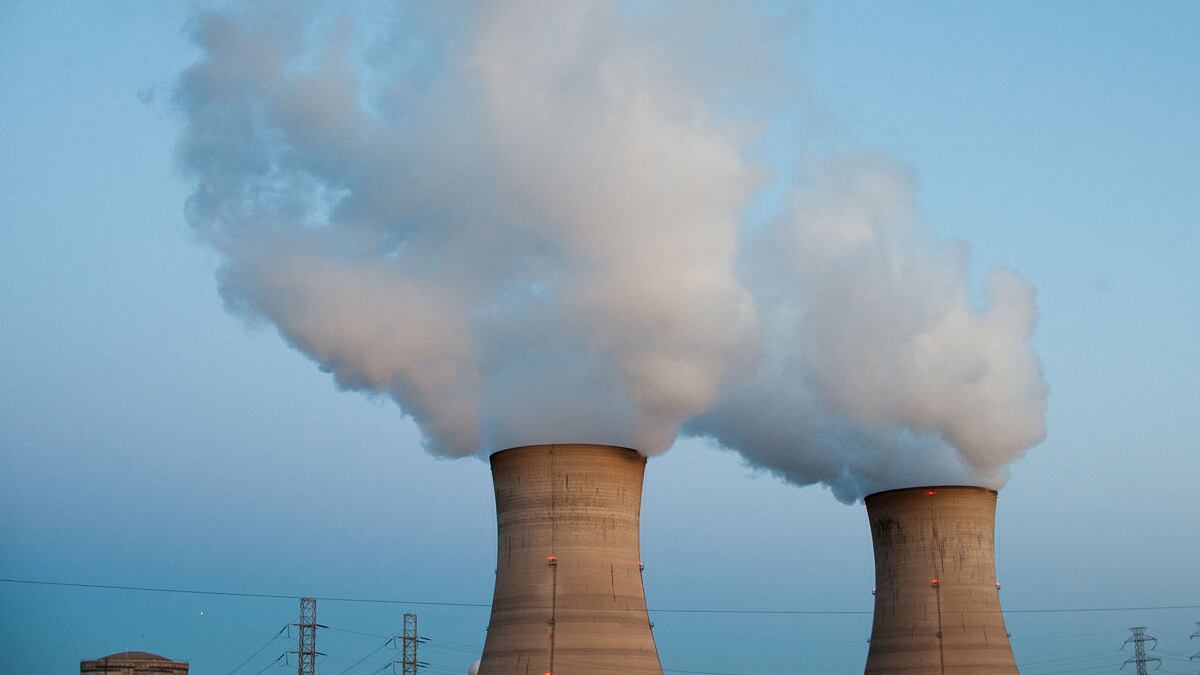 cheats/2012/02/09/u-s-to-approve-new-nuke-plants/us-will-approve-two-new-nuclear-plants-georgia-cheat_ibghev