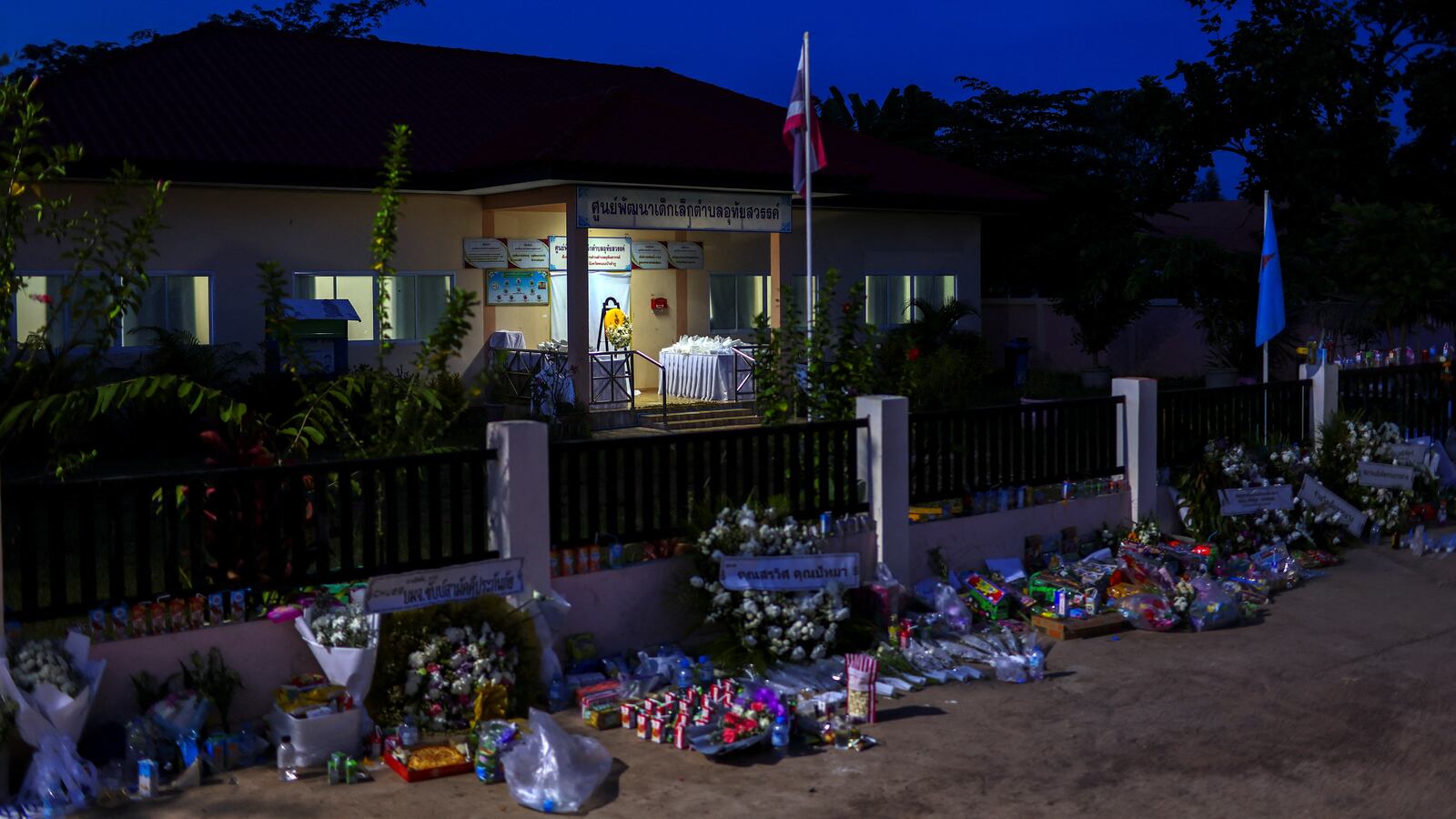 2022-10-09T122332Z_22357773_RC2NXW9E5INX_RTRMADP_3_THAILAND-SHOOTING_jcjxtl