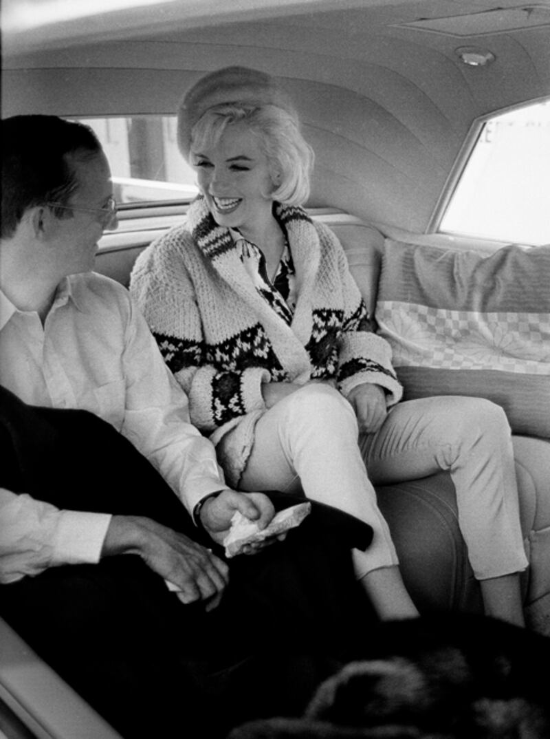 galleries/2012/05/31/marilyn-and-me-lawrence-schiller-s-photos-of-marilyn-monroe/schiller-marilyn-limo-cox_dhavzp