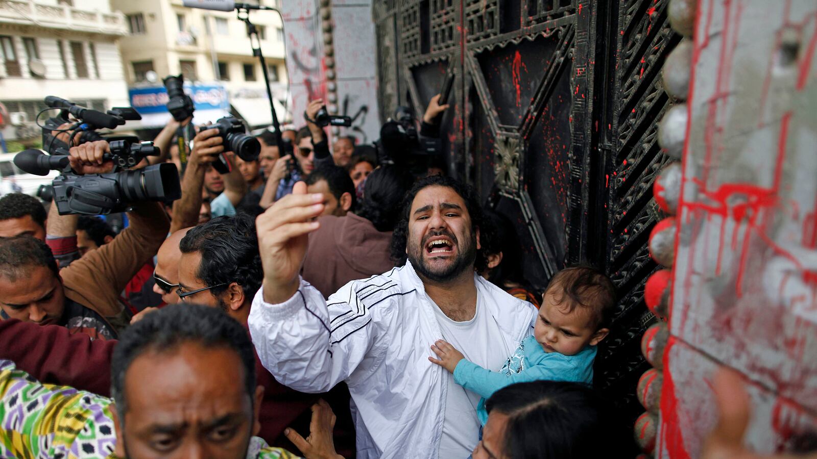 articles/2013/04/03/crackdown-in-egypt-bassem-youssef-and-alaa-abdel-fattah-face-charges/130403-egypt-dissident-crackdown-giglio-tease_ud6zkk